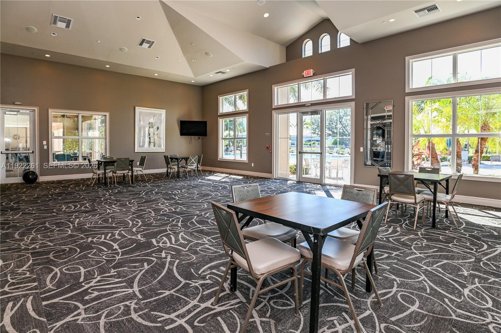 HILLCREST EAST NO 23 COND - Residential