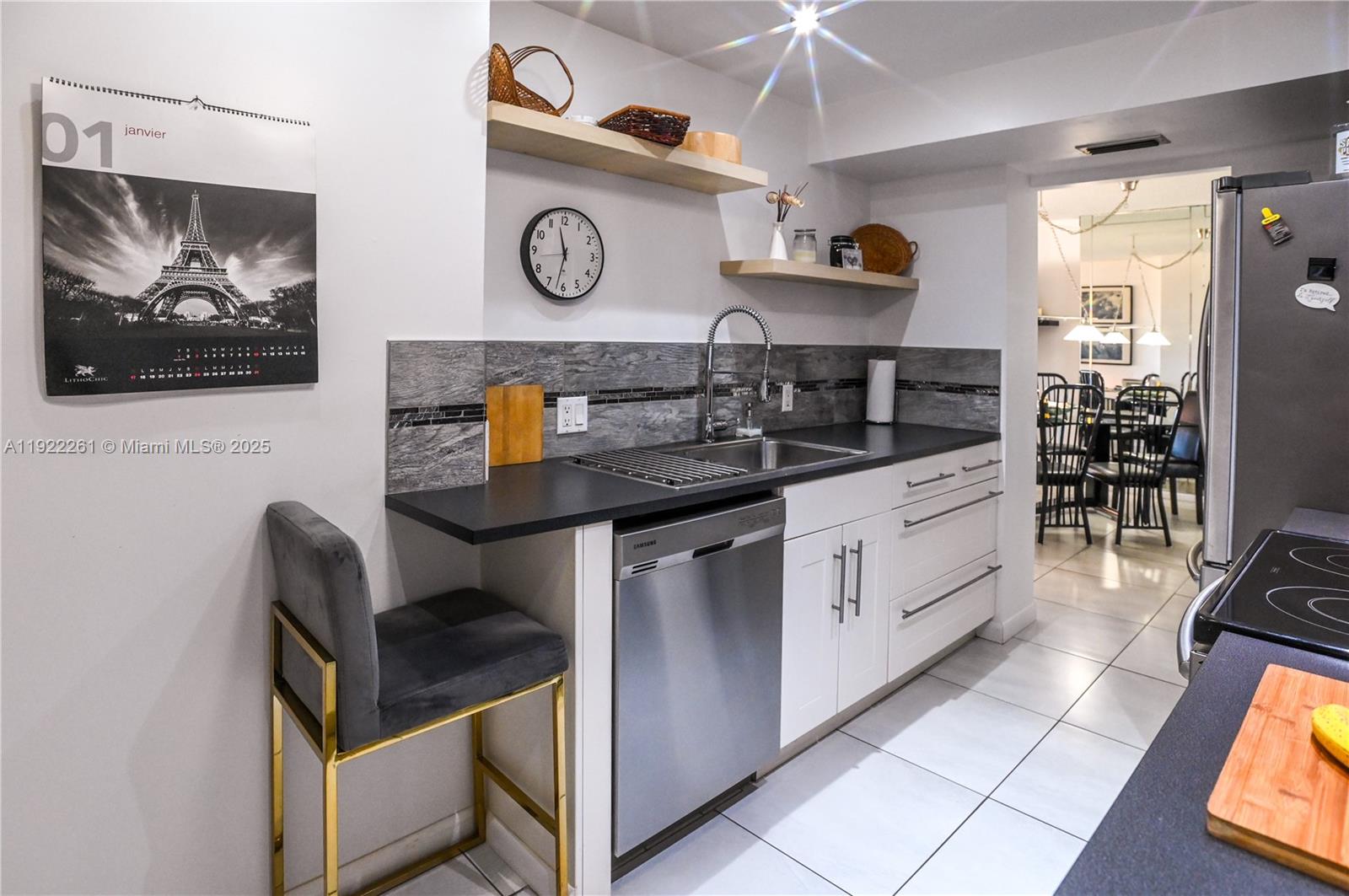 HILLCREST EAST NO 23 COND - Residential