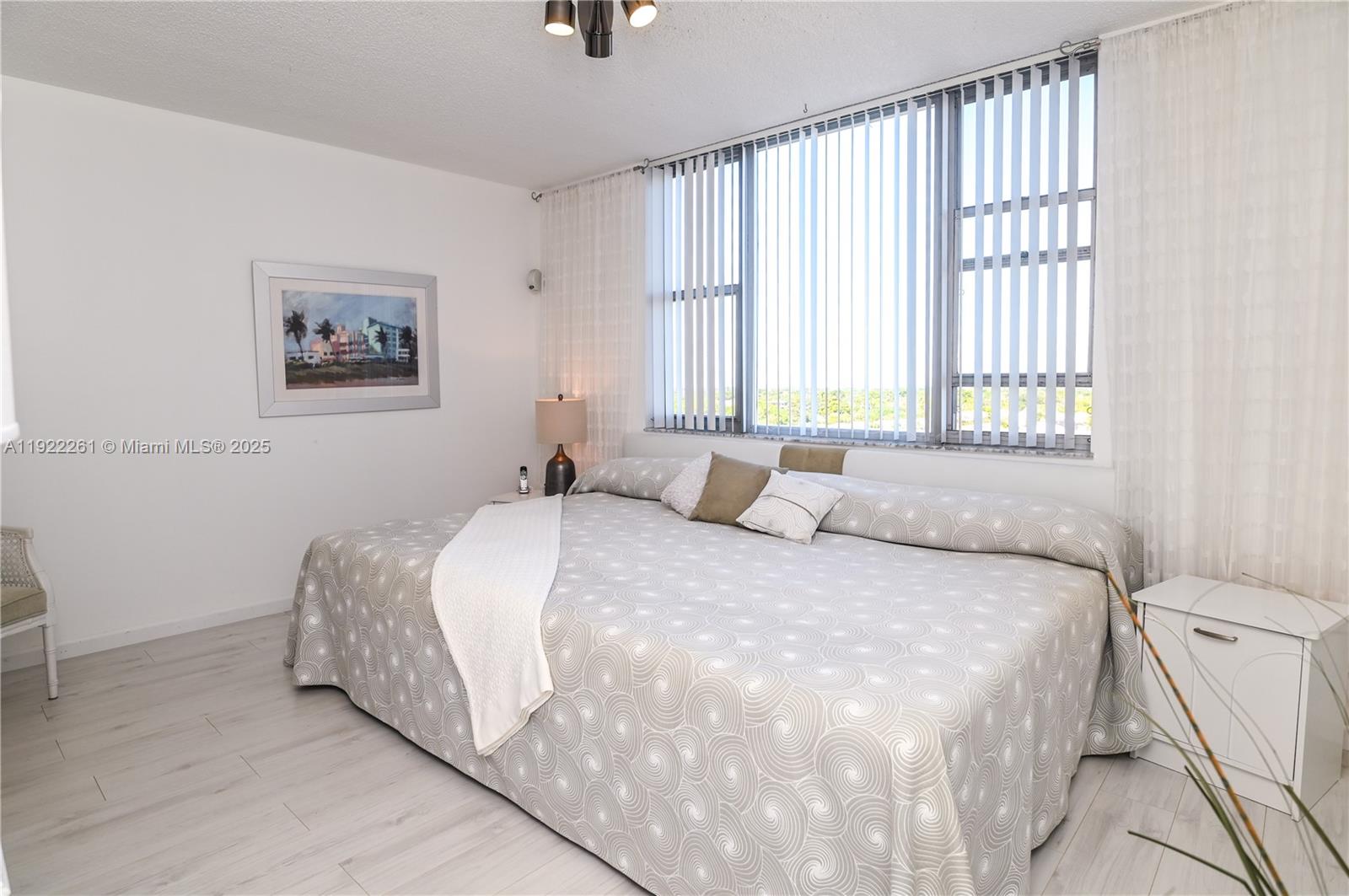 HILLCREST EAST NO 23 COND - Residential