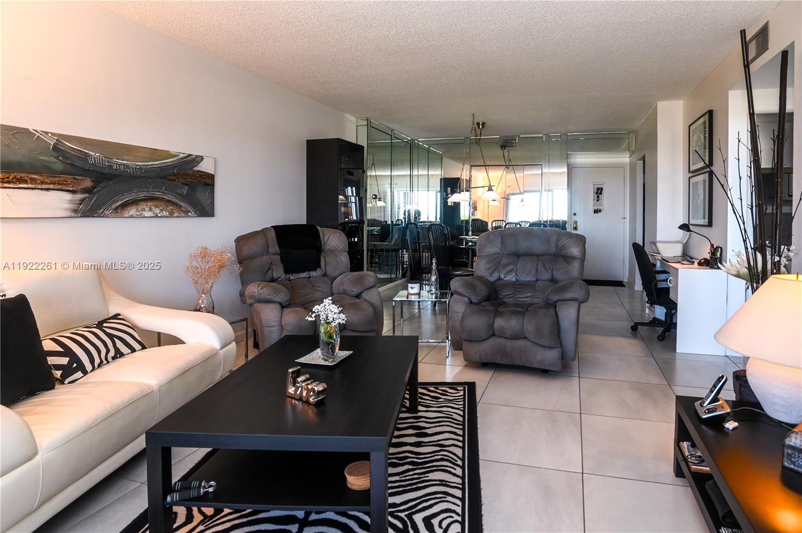 HILLCREST EAST NO 23 COND - Residential