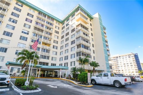 Photo of 4330 Hillcrest Dr #804, Hollywood, FL 33021 (MLS # A11922261)