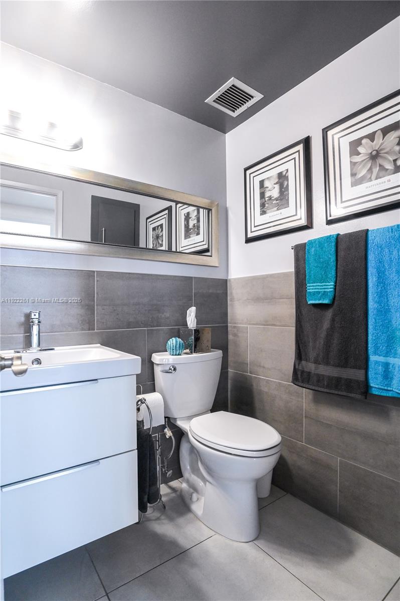 HILLCREST EAST NO 23 COND - Residential