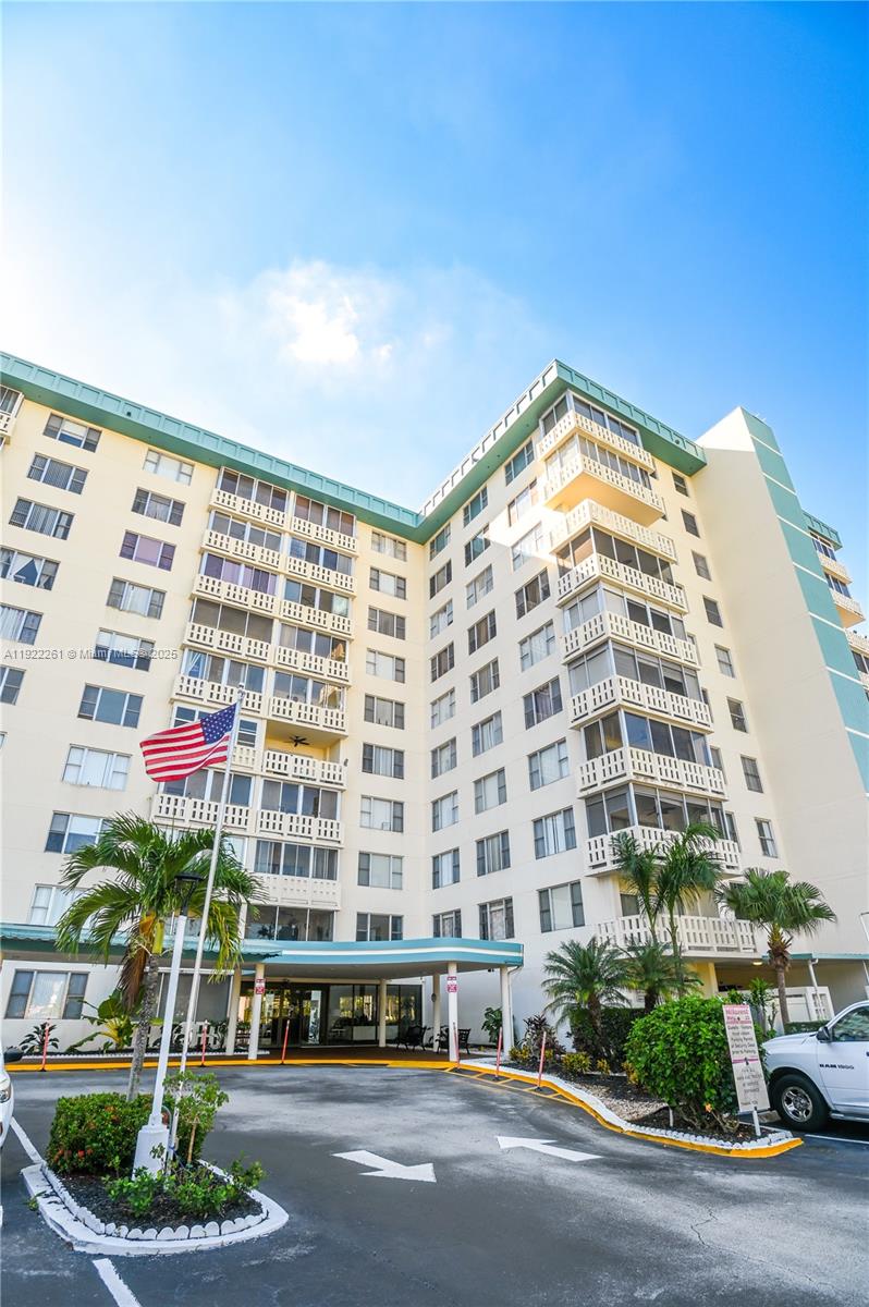 HILLCREST EAST NO 23 COND - Residential