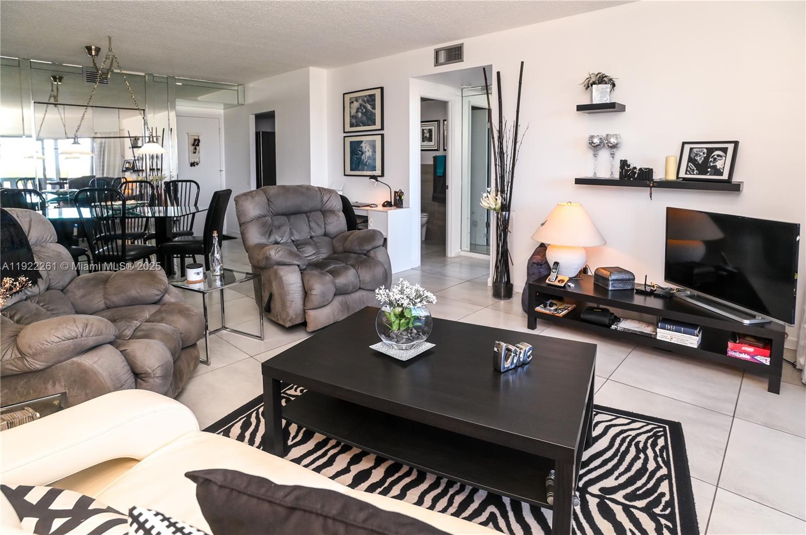 HILLCREST EAST NO 23 COND - Residential