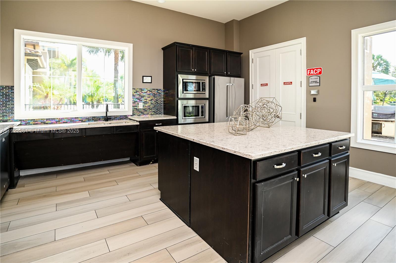 HILLCREST EAST NO 23 COND - Residential