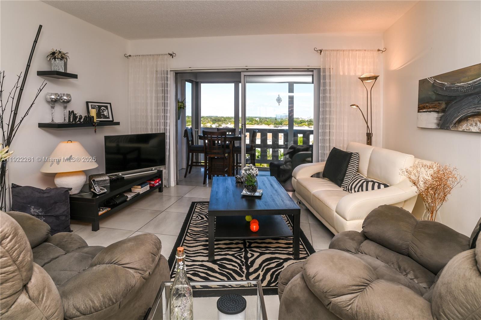 HILLCREST EAST NO 23 COND - Residential