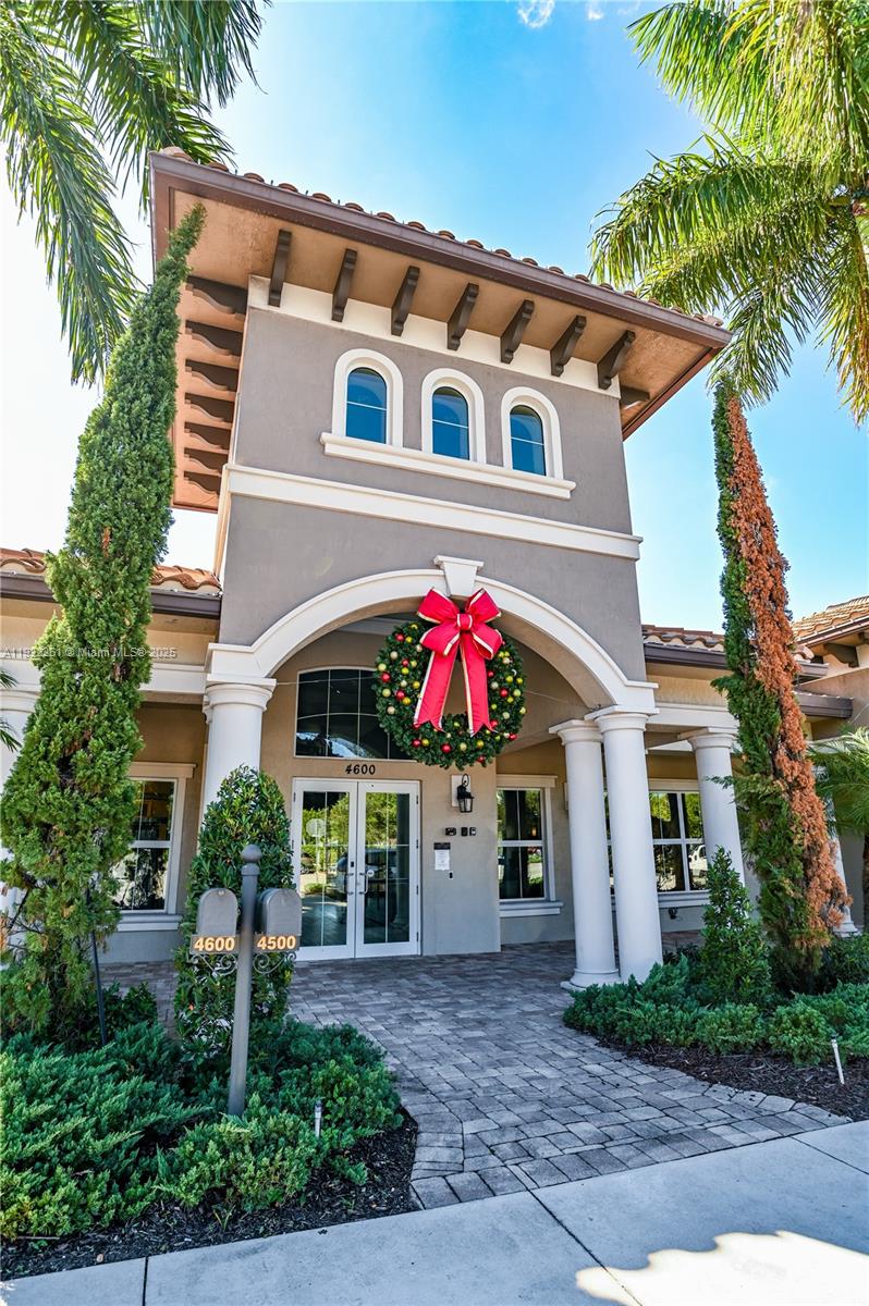 HILLCREST EAST NO 23 COND - Residential