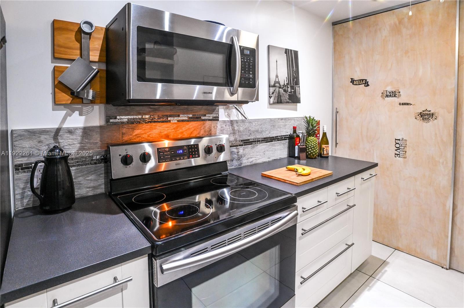 HILLCREST EAST NO 23 COND - Residential