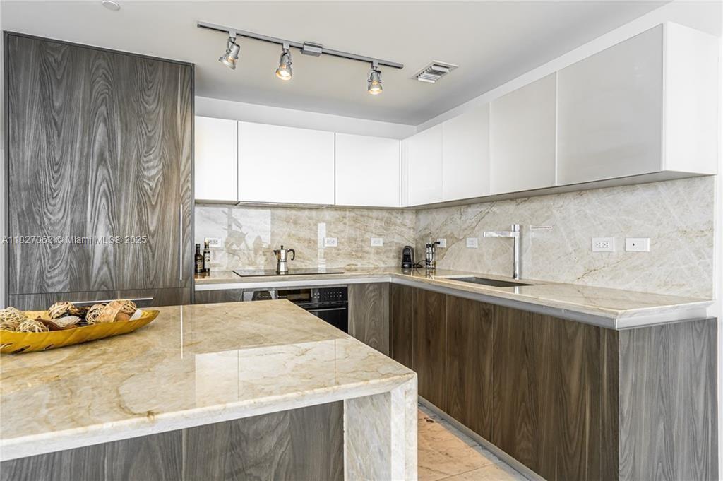 ONE PARAISO CONDO - Residential Lease