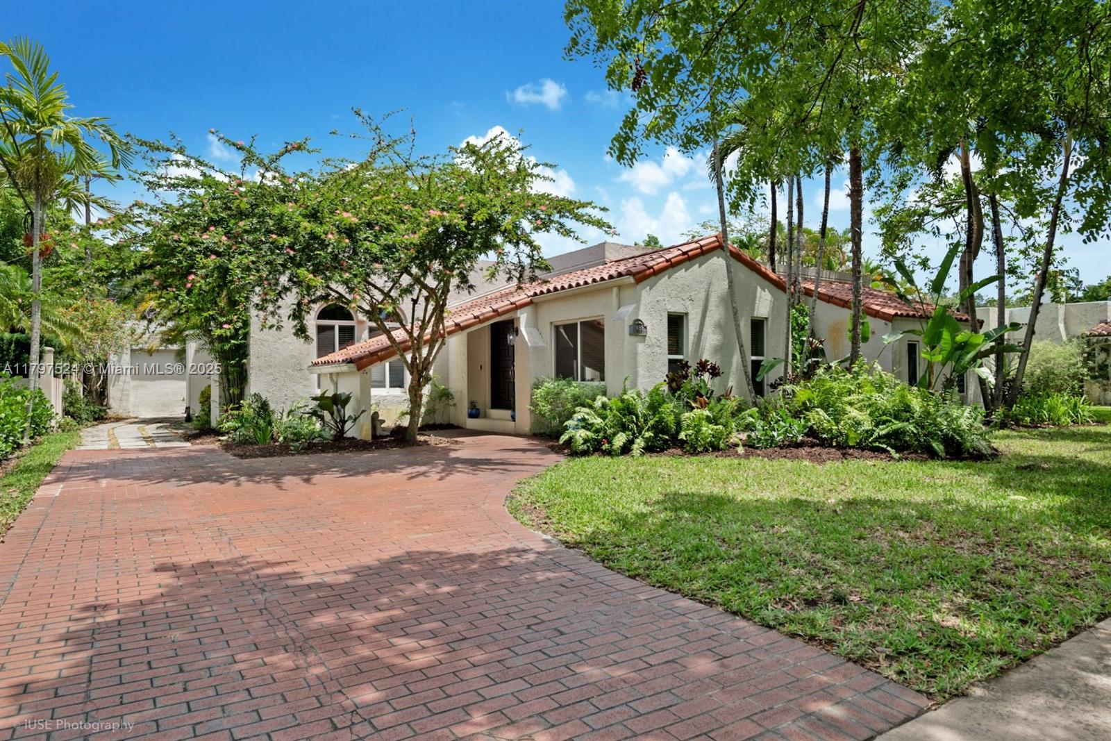 Property for Sale at 1433 Santa Cruz Ave, Coral Gables, Broward County, Florida - Bedrooms: 4 
Bathrooms: 3  - $2,098,000