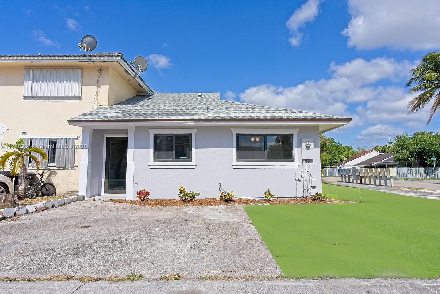 Property for Sale at 1062 Se 13th Ave, Homestead, Miami-Dade County, Florida - Bedrooms: 2 
Bathrooms: 2  - $344,900