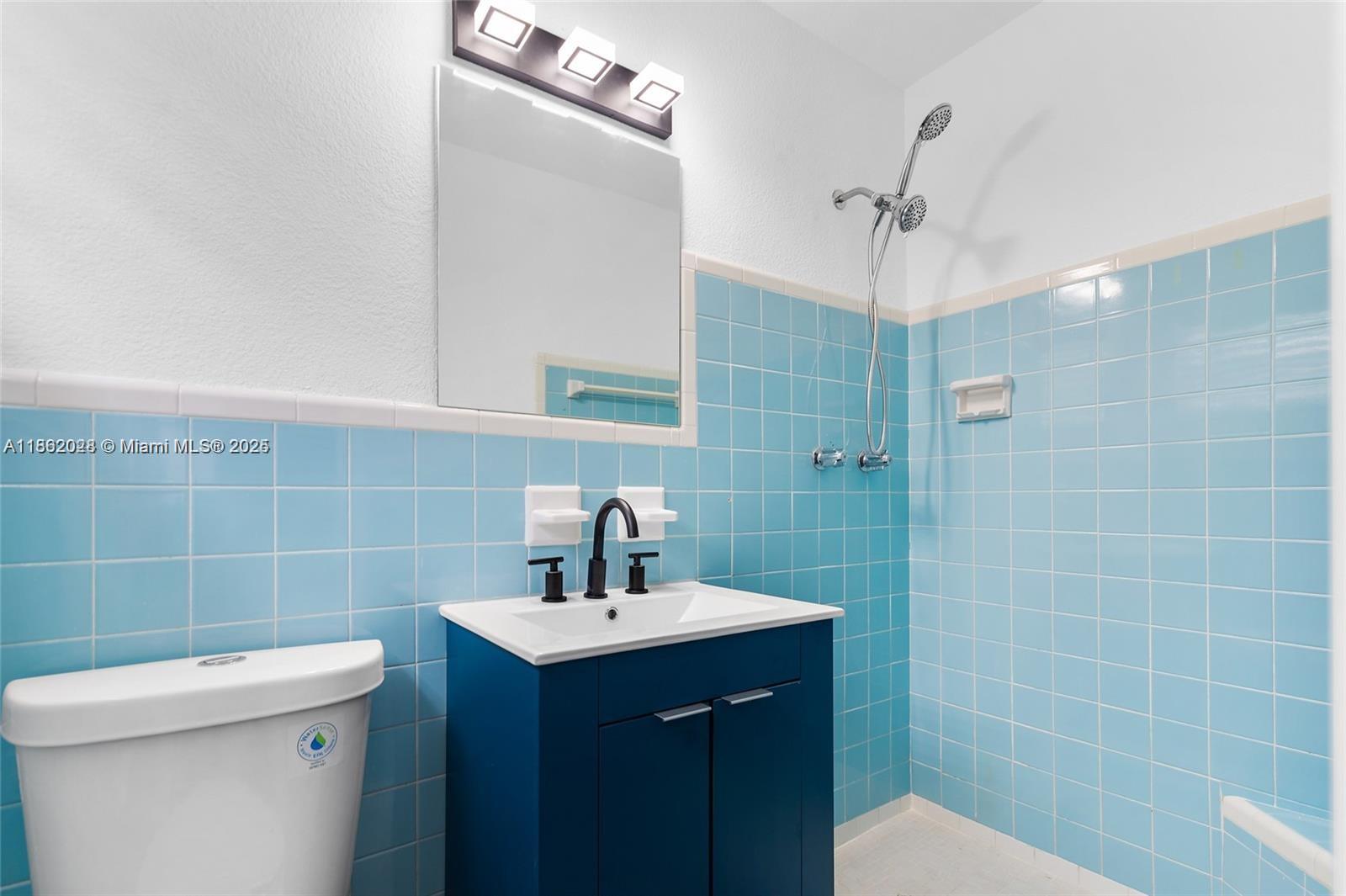 PALM LANE VILLA NO 5 - Residential Lease