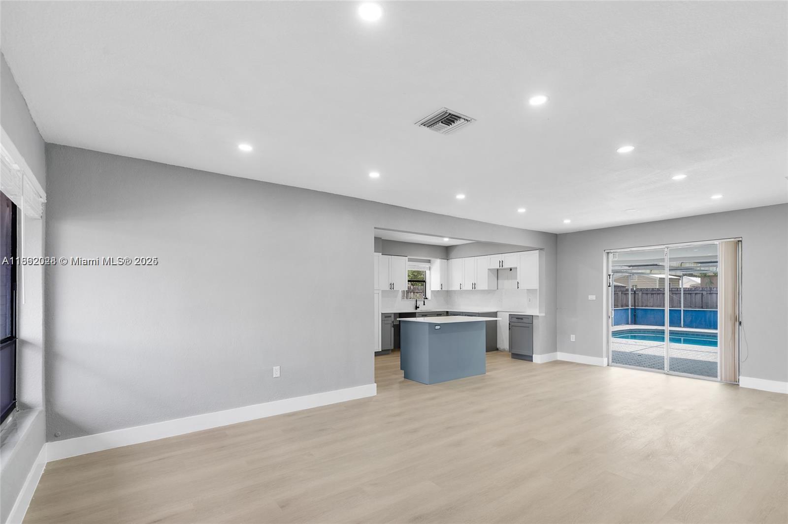 PALM LANE VILLA NO 5 - Residential Lease