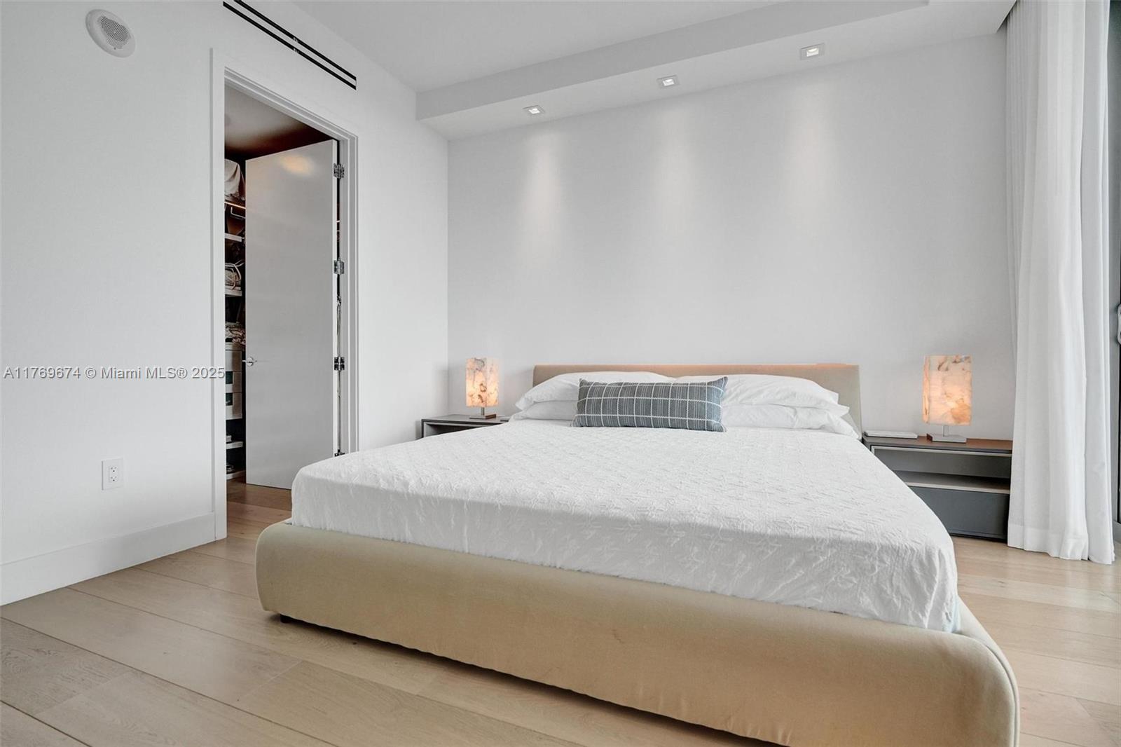 OCEANA BAL HARBOUR CONDO - Residential Lease