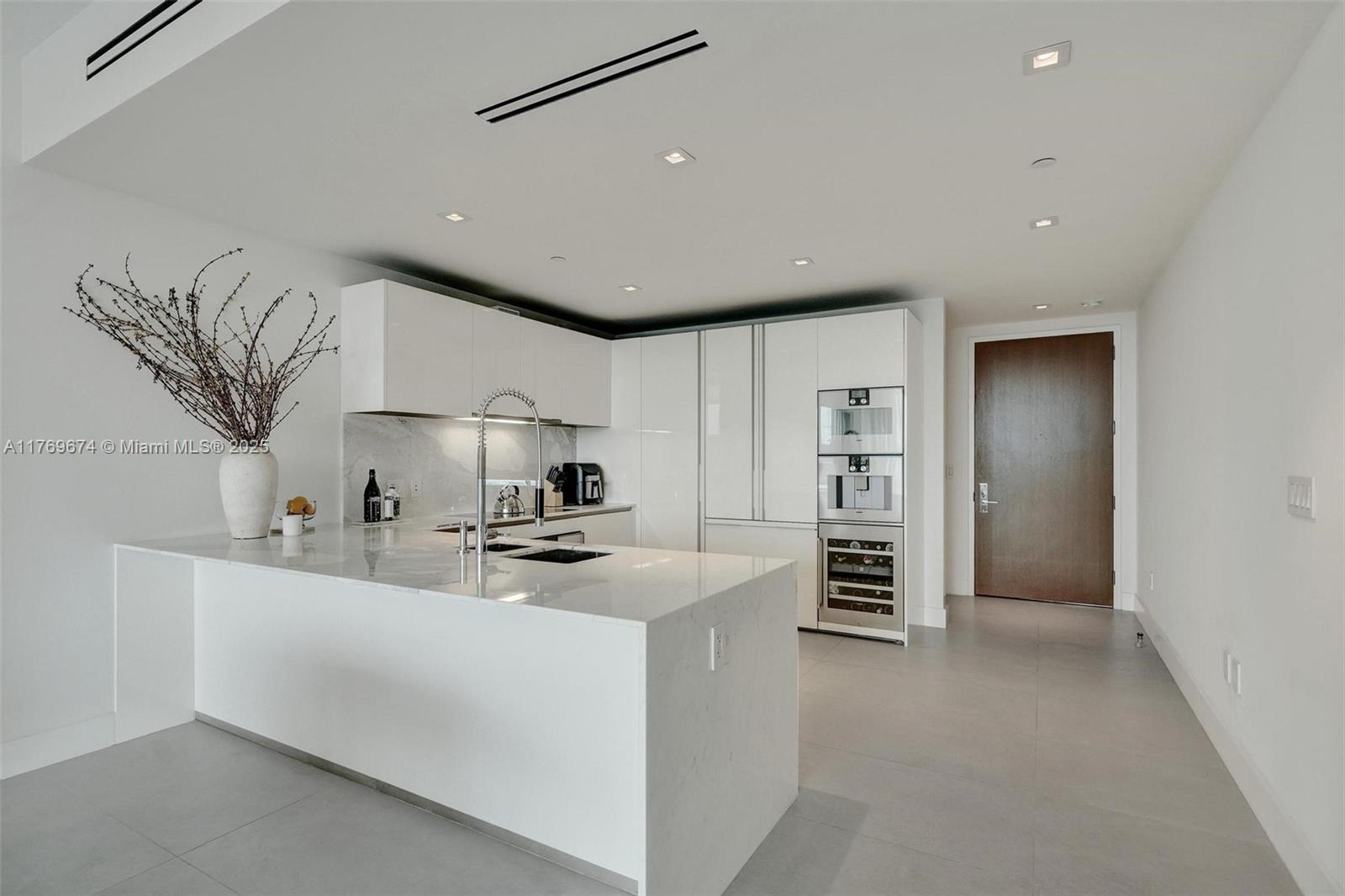 OCEANA BAL HARBOUR CONDO - Residential Lease