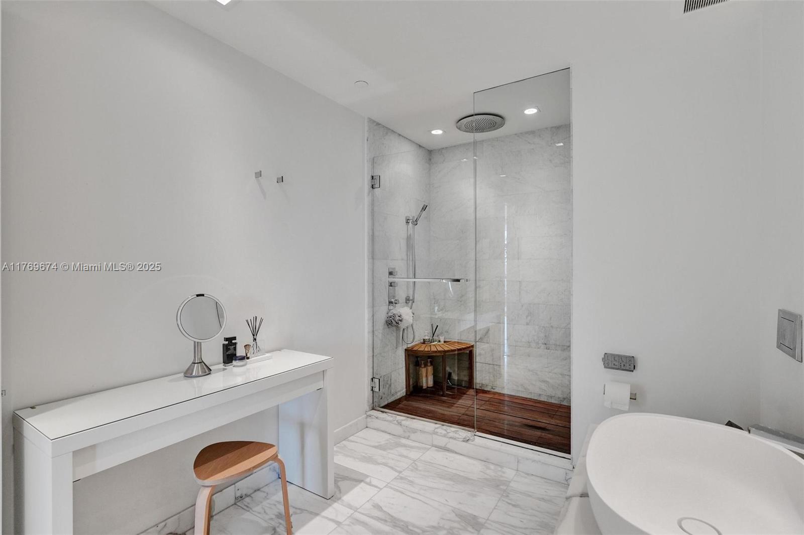 OCEANA BAL HARBOUR CONDO - Residential Lease