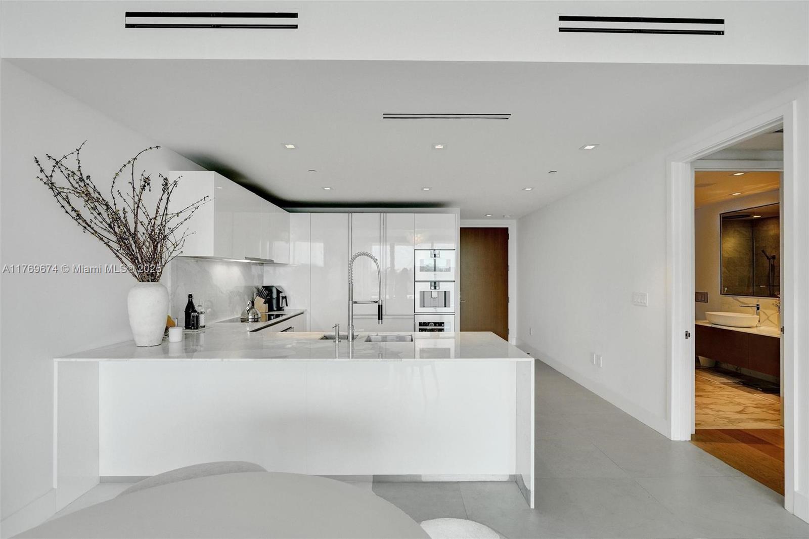 OCEANA BAL HARBOUR CONDO - Residential Lease