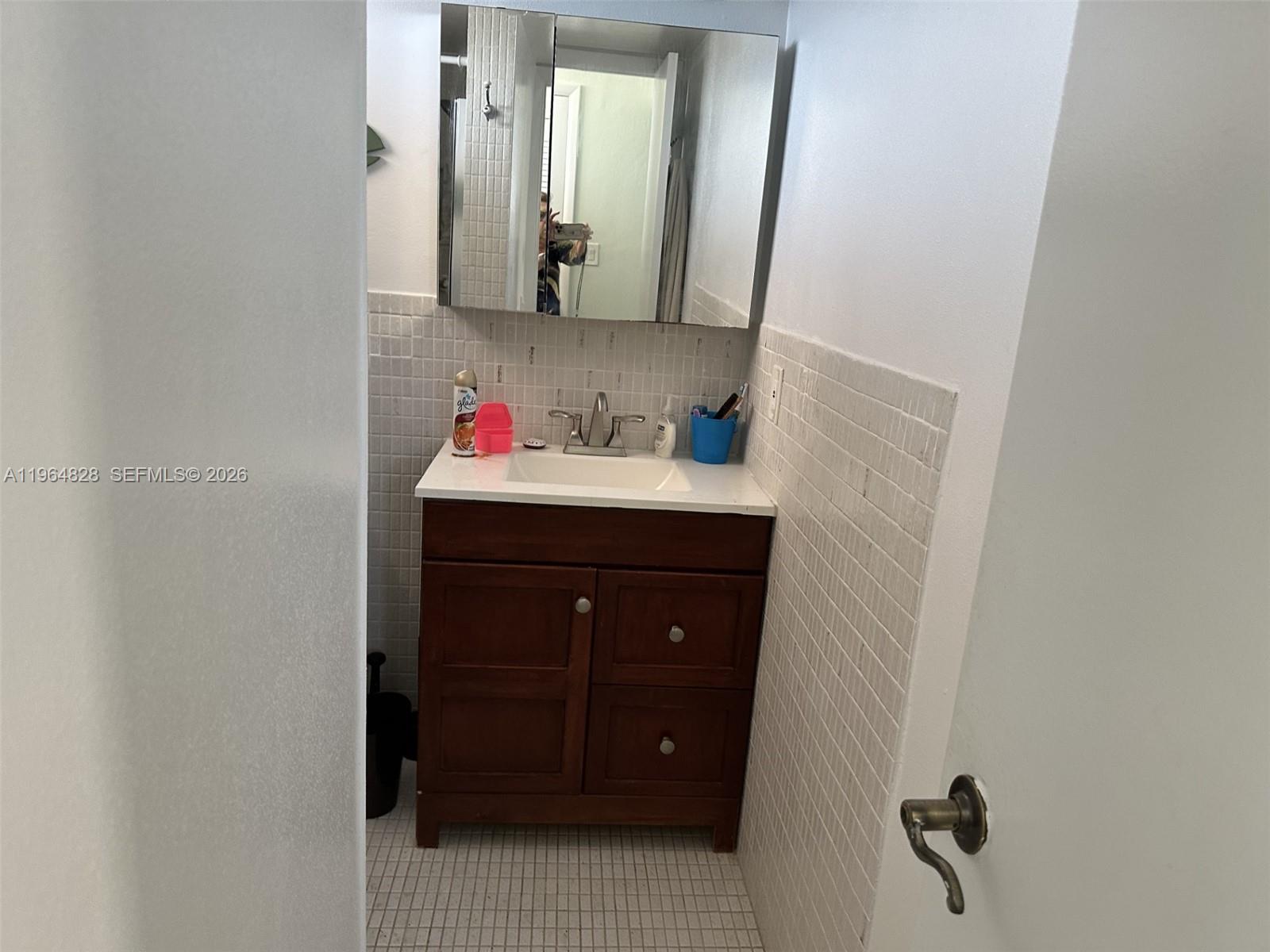 POINT EAST SEC III CONDOM - Residential