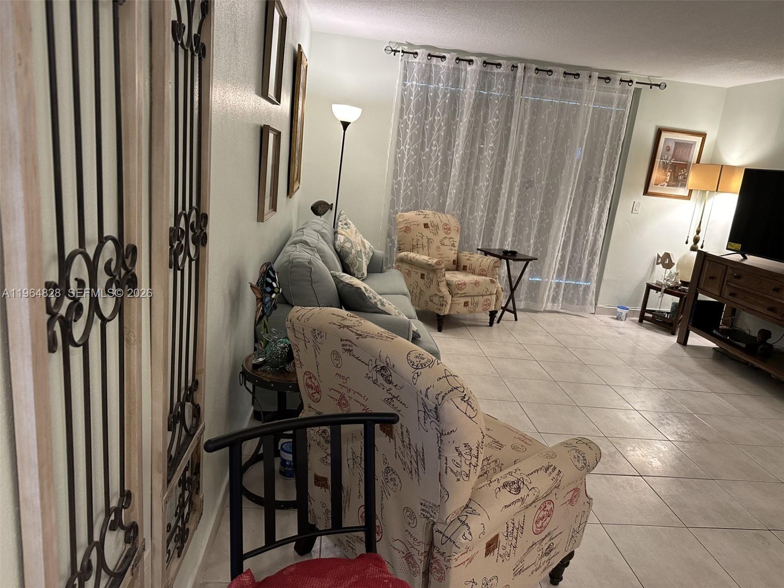 POINT EAST SEC III CONDOM - Residential