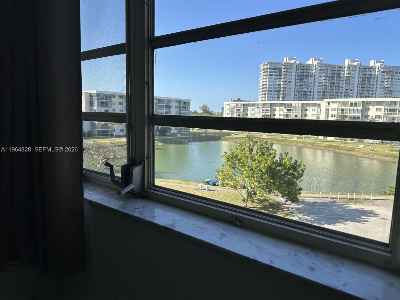 POINT EAST SEC III CONDOM - Residential