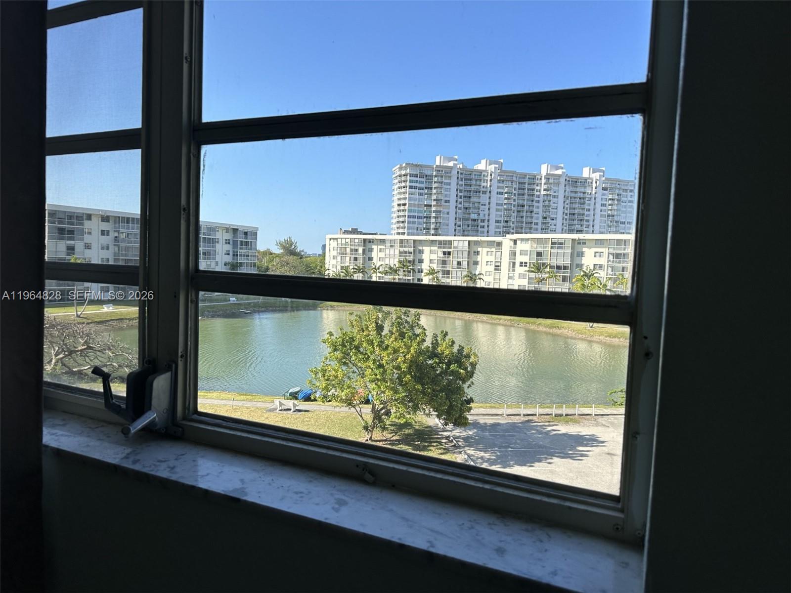 POINT EAST SEC III CONDOM - Residential