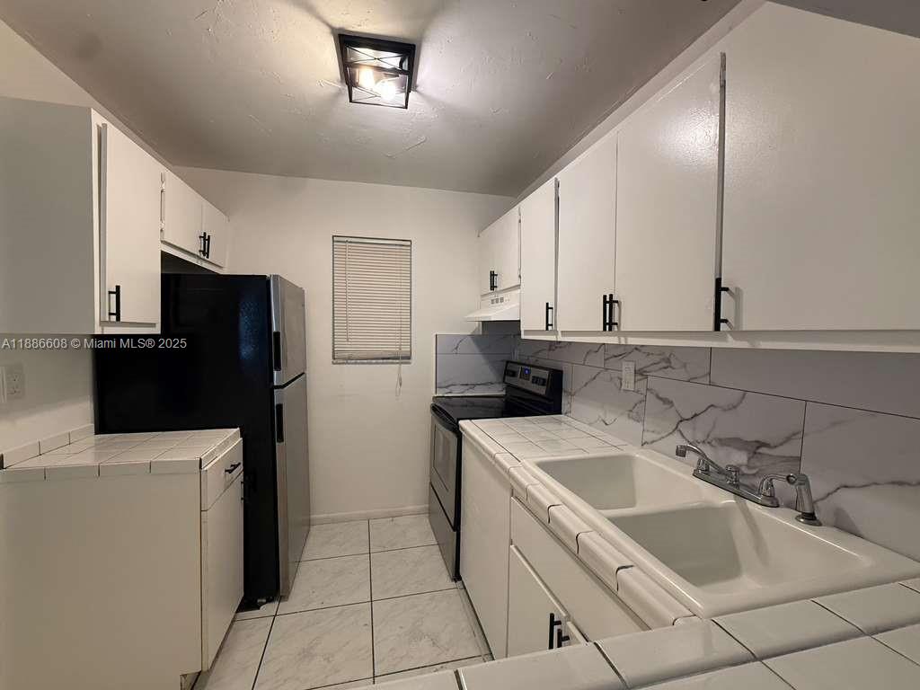 COUNTRYSIDE CONDO - Residential Lease