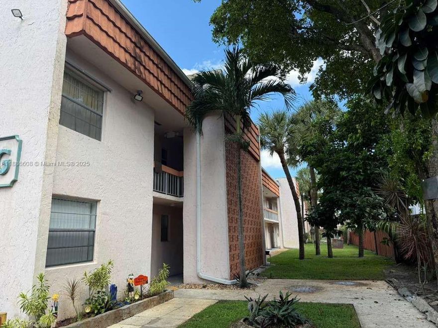 Beautifully updated 2BR/2BA condo with a split floor plan, walk-in closet in the master, and screened balcony. Freshly painted with stainless steel appliances and matte black fixtures. Family-friendly community featuring a pool, basketball court, clubhouse, laundry facilities, assigned parking, and plenty of guest parking. Conveniently located near restaurants, shops, entertainment, public transit, highways, and the airport. Minutes from Hard Rock Casino, beaches, Nova University, downtown Davie, and more!