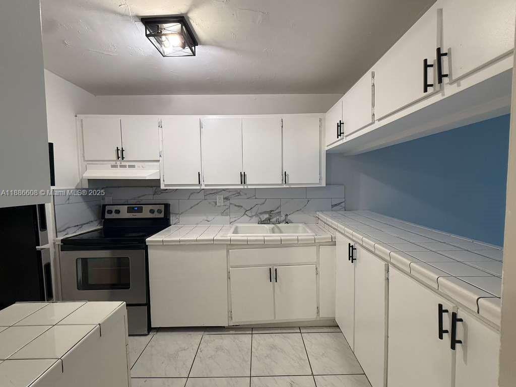 COUNTRYSIDE CONDO - Residential Lease