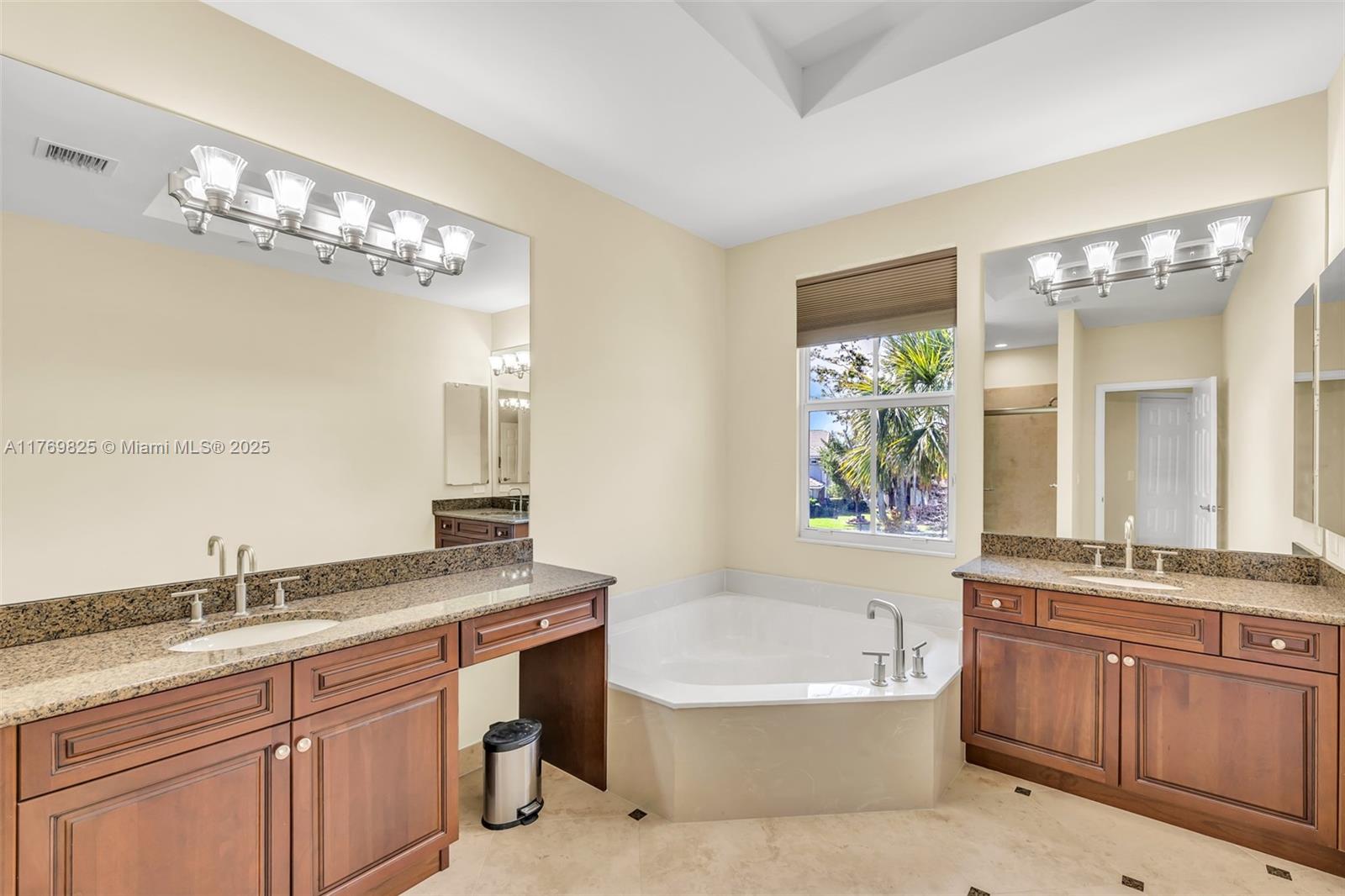 COLONY PALMS - Residential