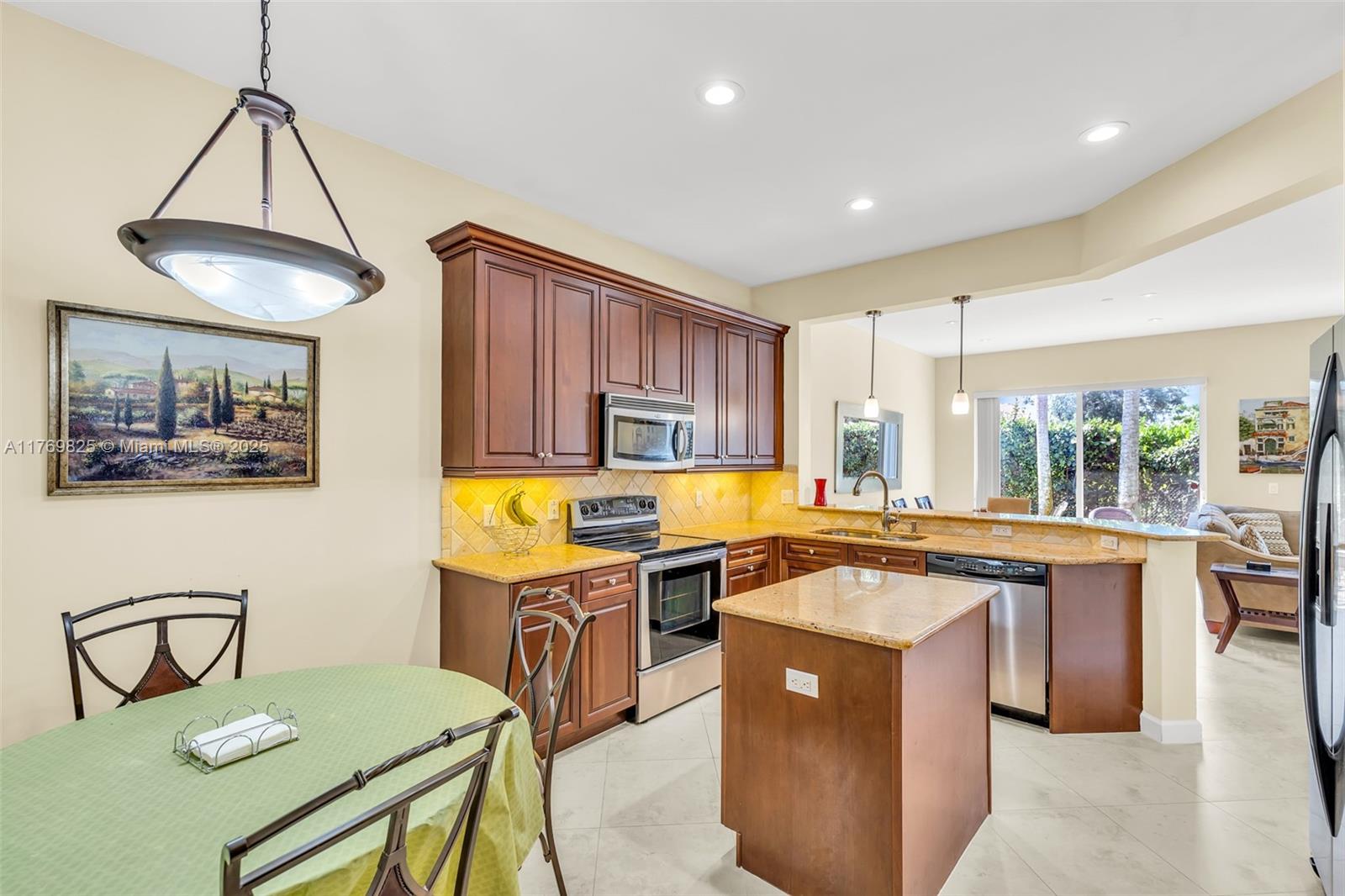 COLONY PALMS - Residential