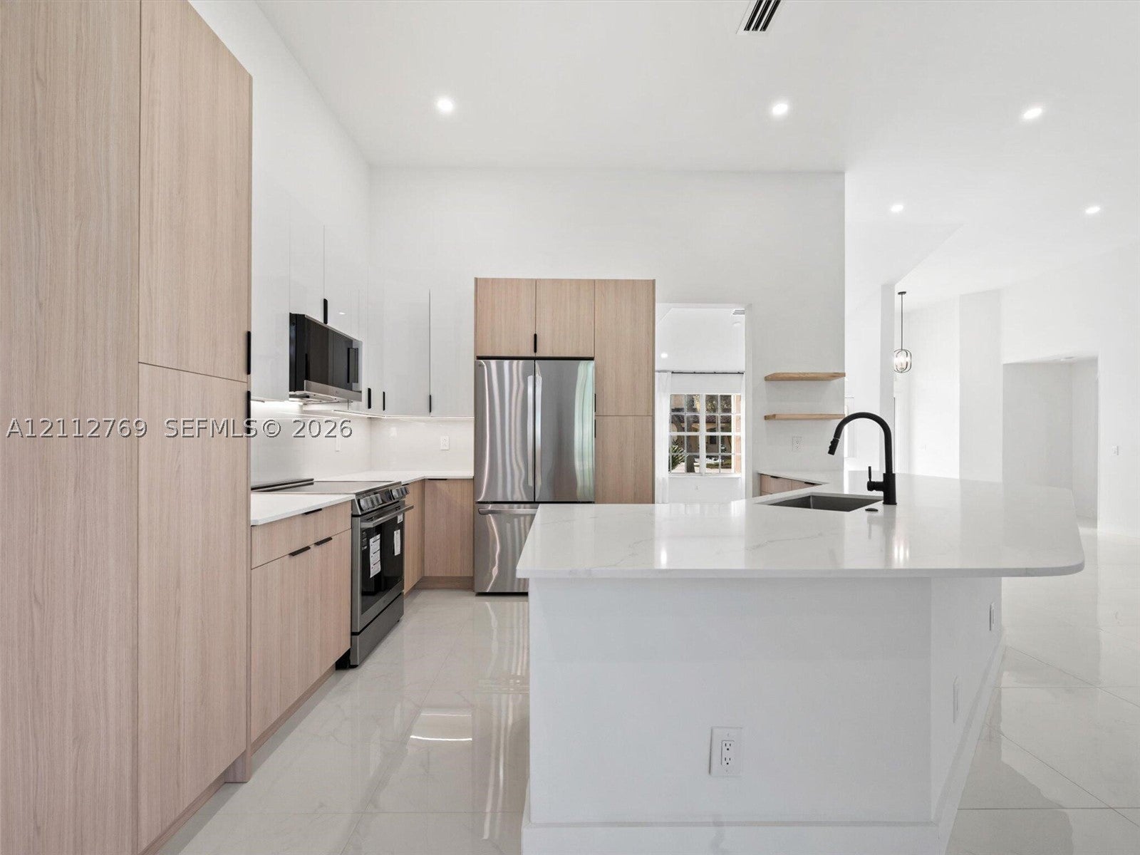 816 Crestview Cir