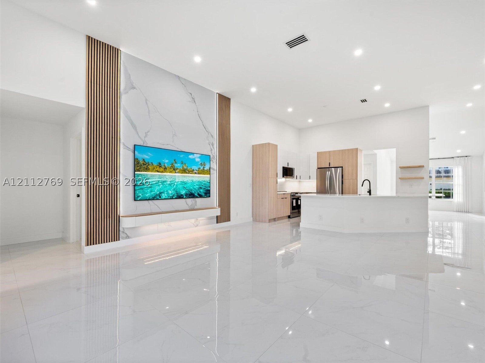 816 Crestview Cir