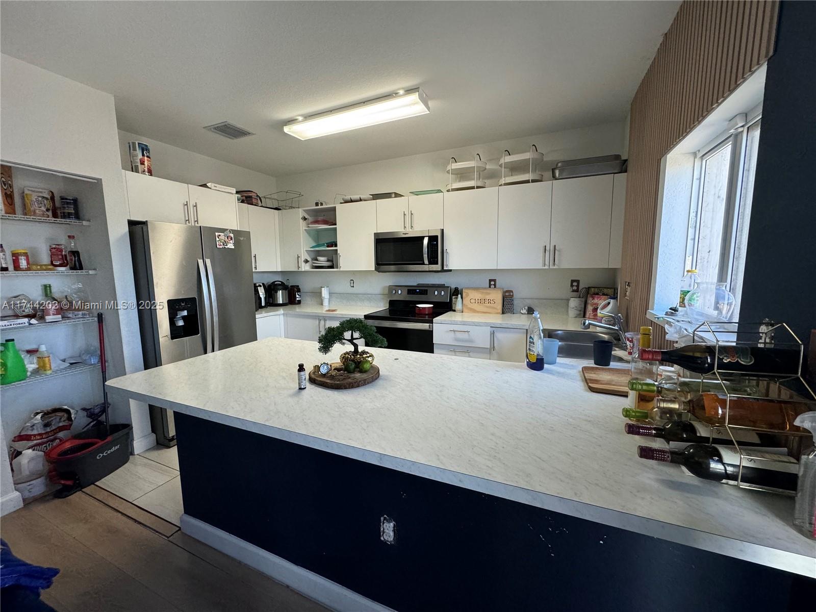 This spacious 2-story townhome features 4 bedrooms and 3 full bathrooms, offering plenty of room for families or those needing extra space. The open-concept living area is bright and inviting, with a modern kitchen boasting stainless steel appliances and a large island. Upstairs, the master suite includes an en-suite bath with dual vanities and a soaking tub.
Enjoy a private backyard and access to community amenities like a pool and clubhouse. Plus, you're just a short drive from the Florida Keys, making it easy to enjoy the sun and sand anytime.
Conveniently located near shopping, dining, and major highways.
Don’t miss out—schedule your showing today!