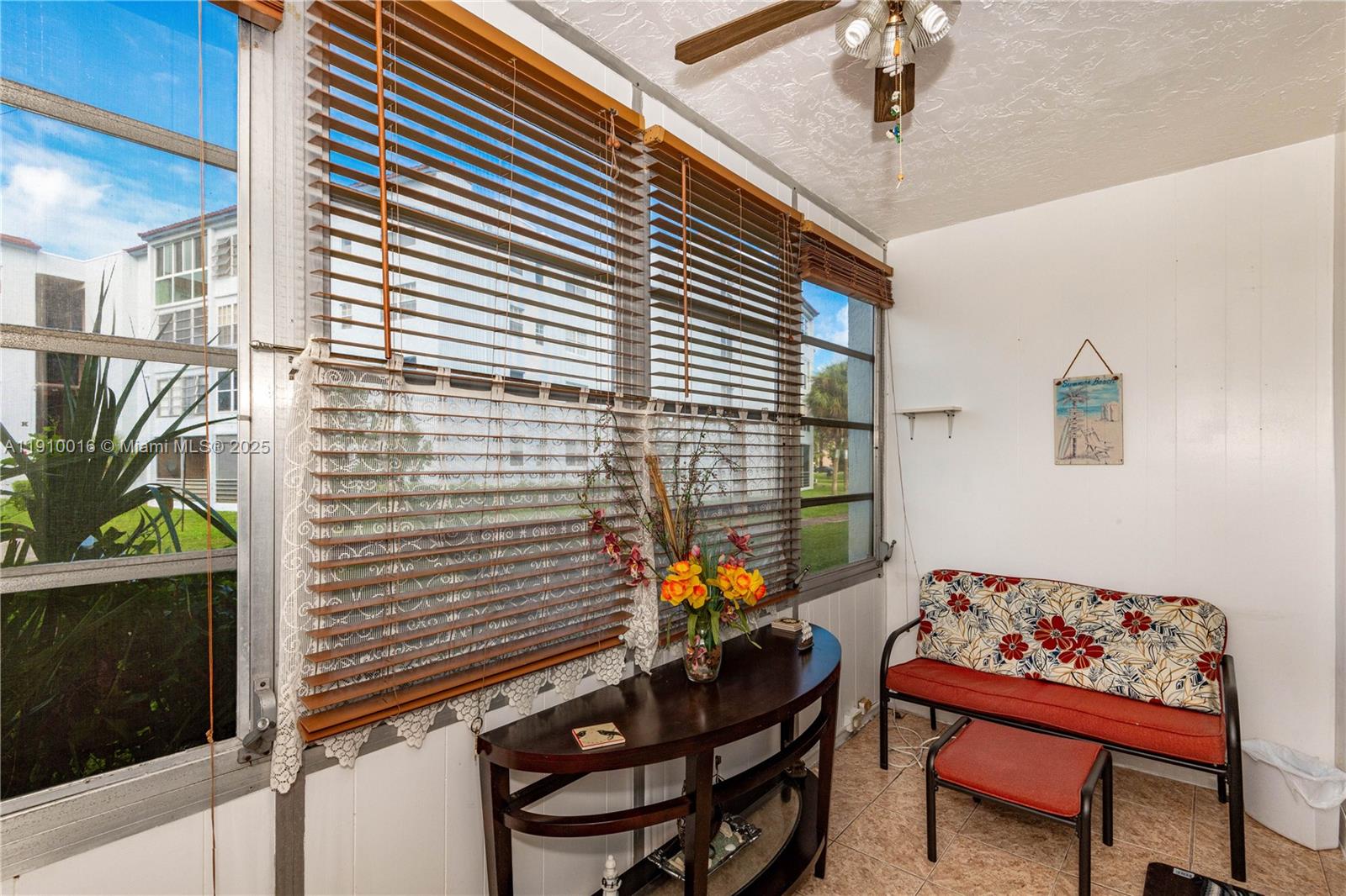 SOMERSET AT LAUDERDALE LA - Residential