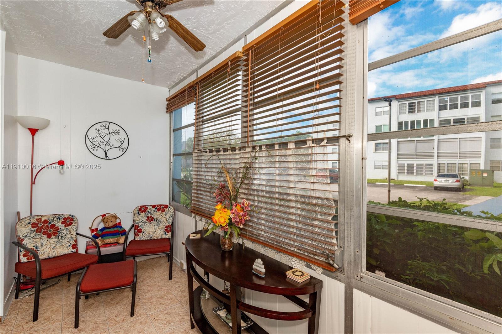 SOMERSET AT LAUDERDALE LA - Residential