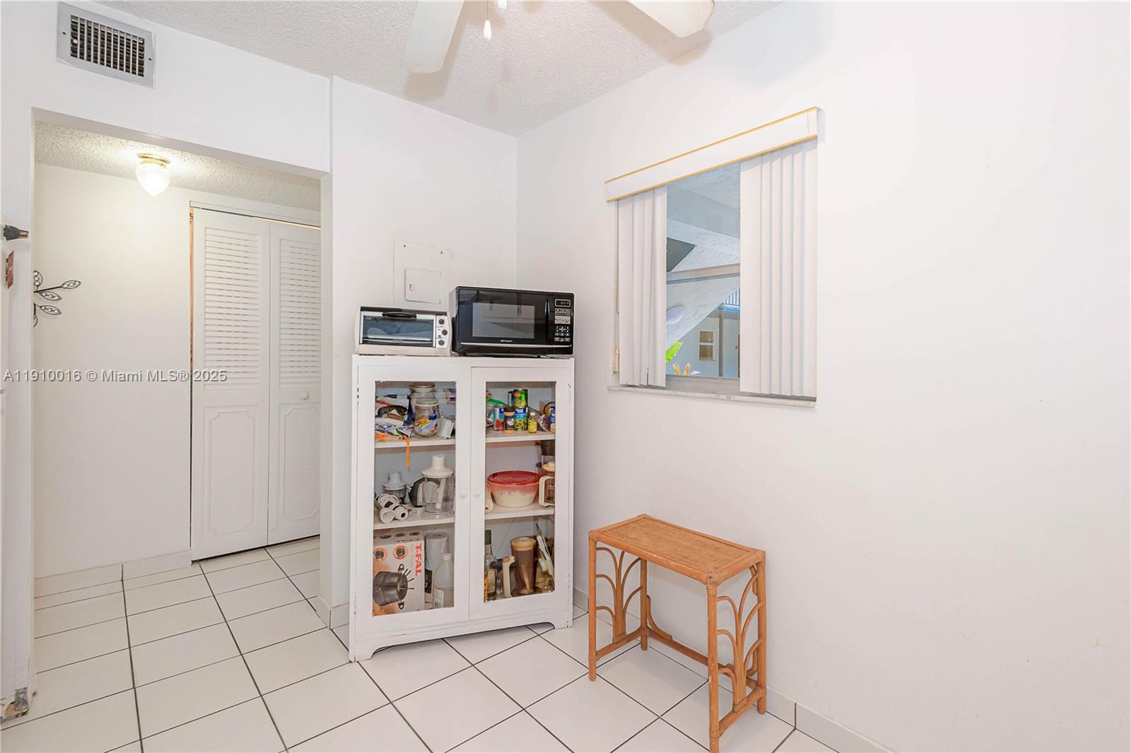 SOMERSET AT LAUDERDALE LA - Residential