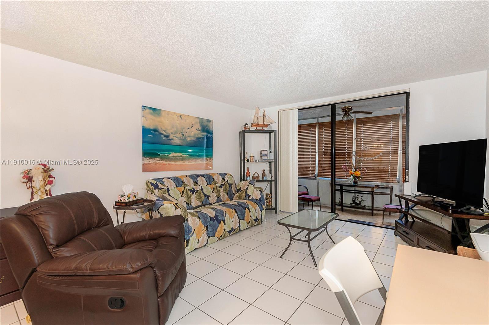 SOMERSET AT LAUDERDALE LA - Residential