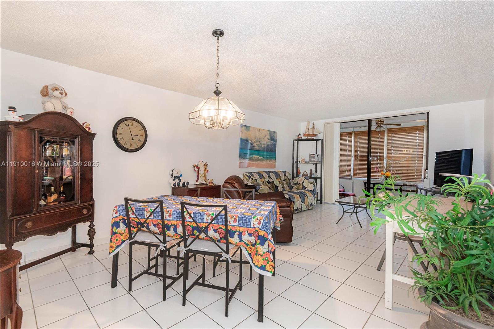 SOMERSET AT LAUDERDALE LA - Residential