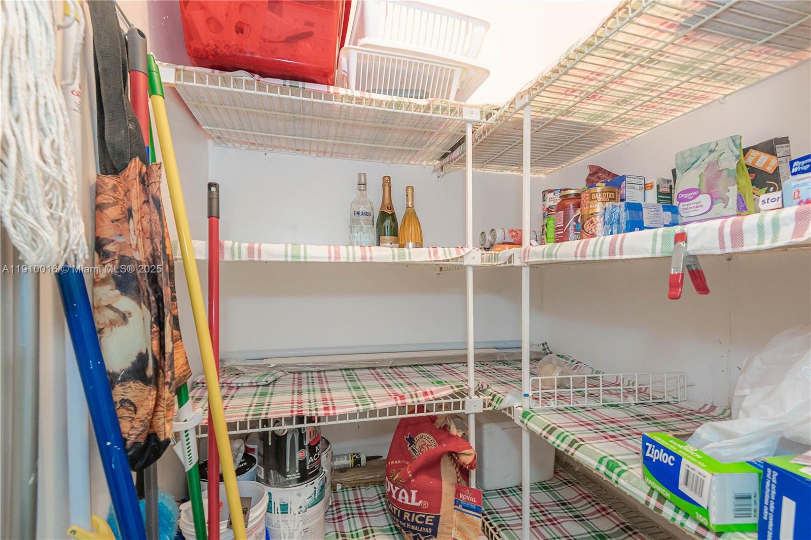 SOMERSET AT LAUDERDALE LA - Residential