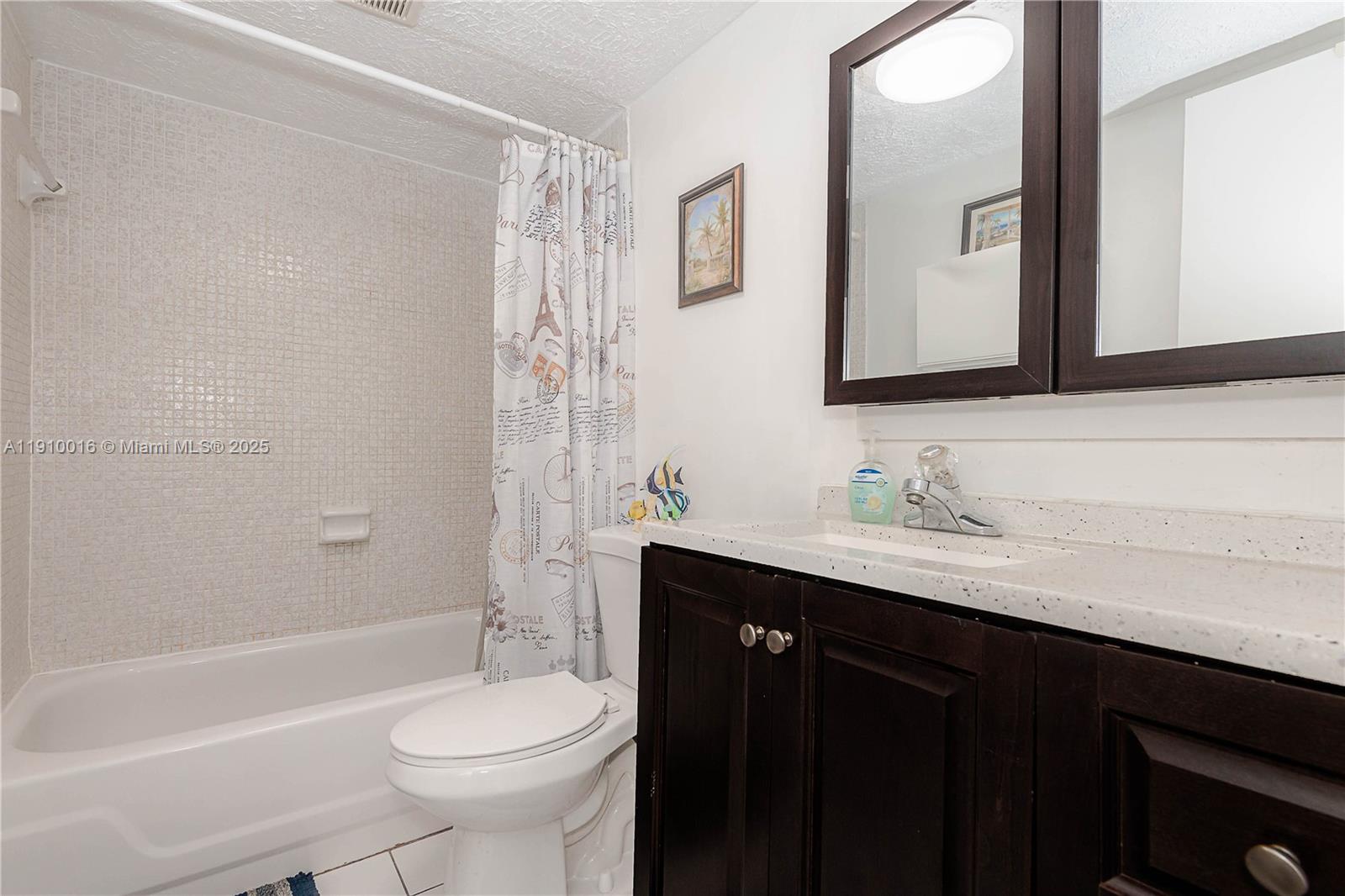 SOMERSET AT LAUDERDALE LA - Residential