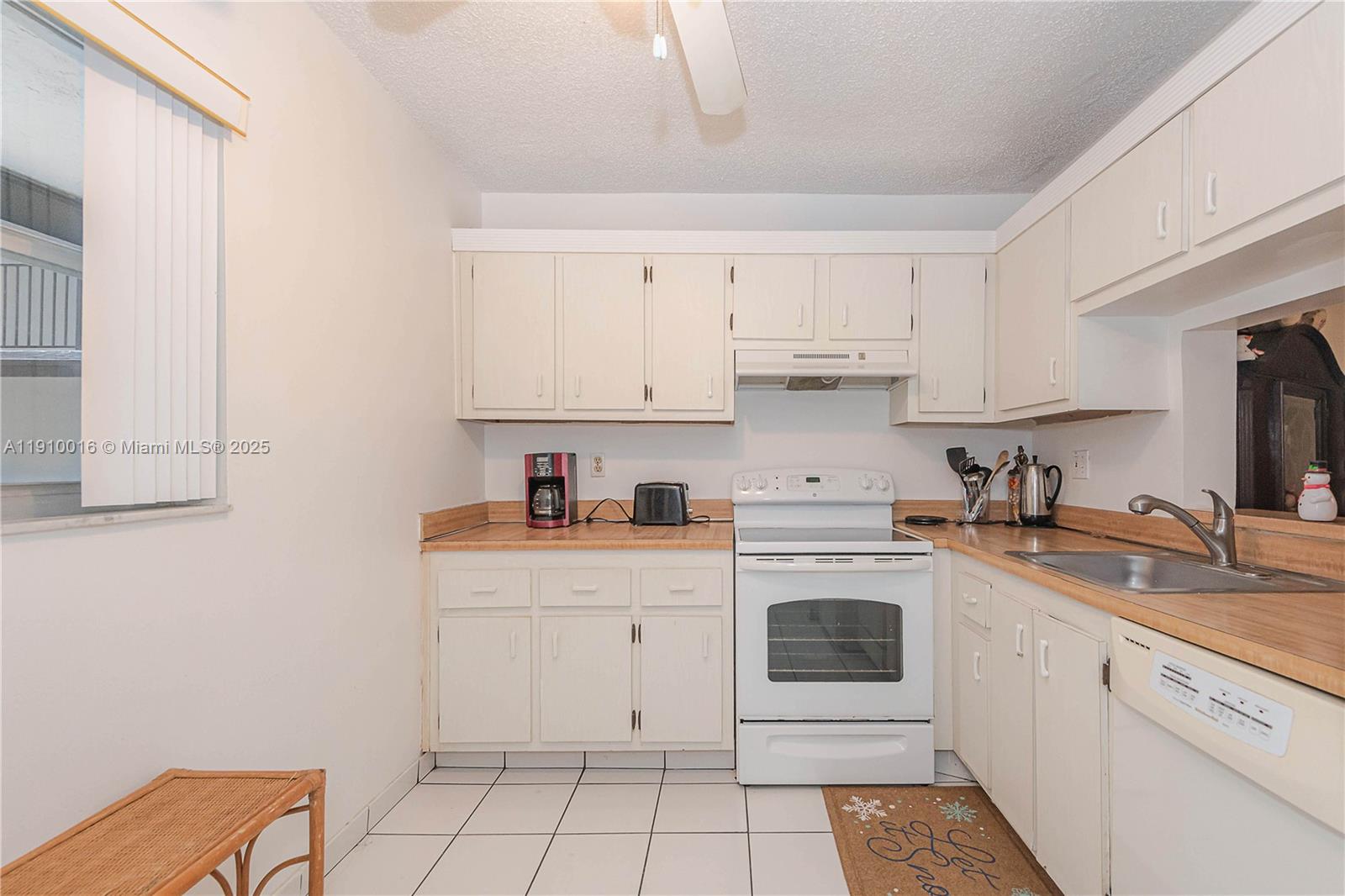 SOMERSET AT LAUDERDALE LA - Residential