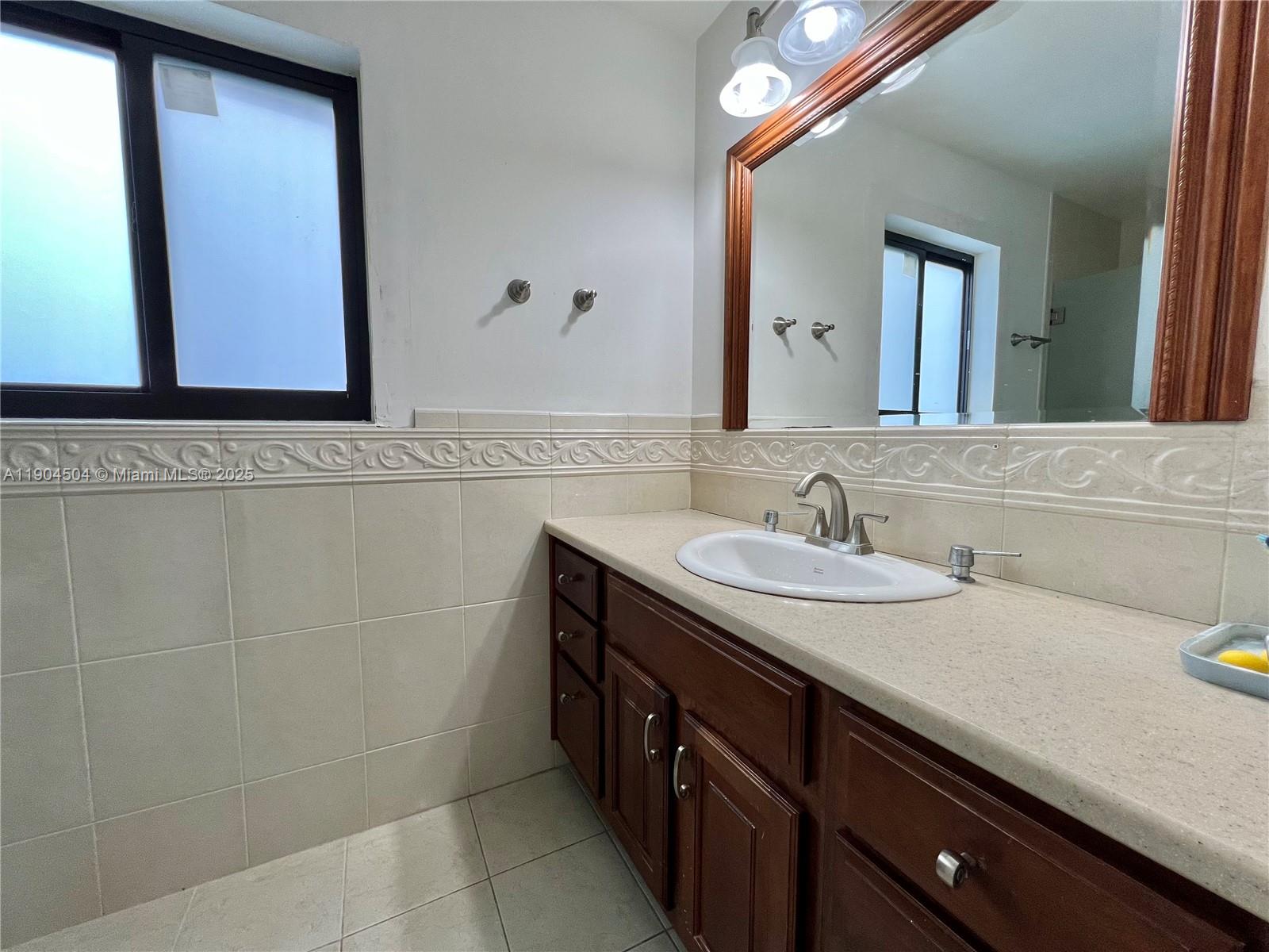 SHORES CALUSA - Residential