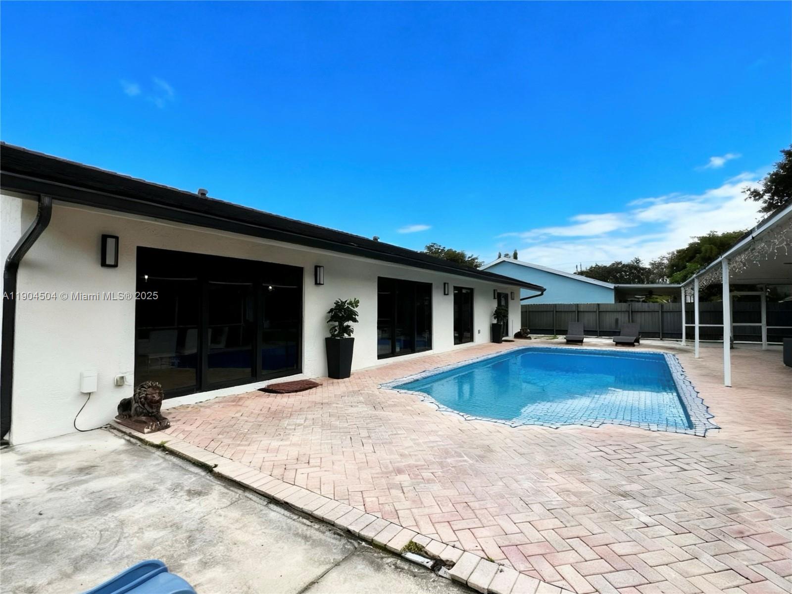 SHORES CALUSA - Residential