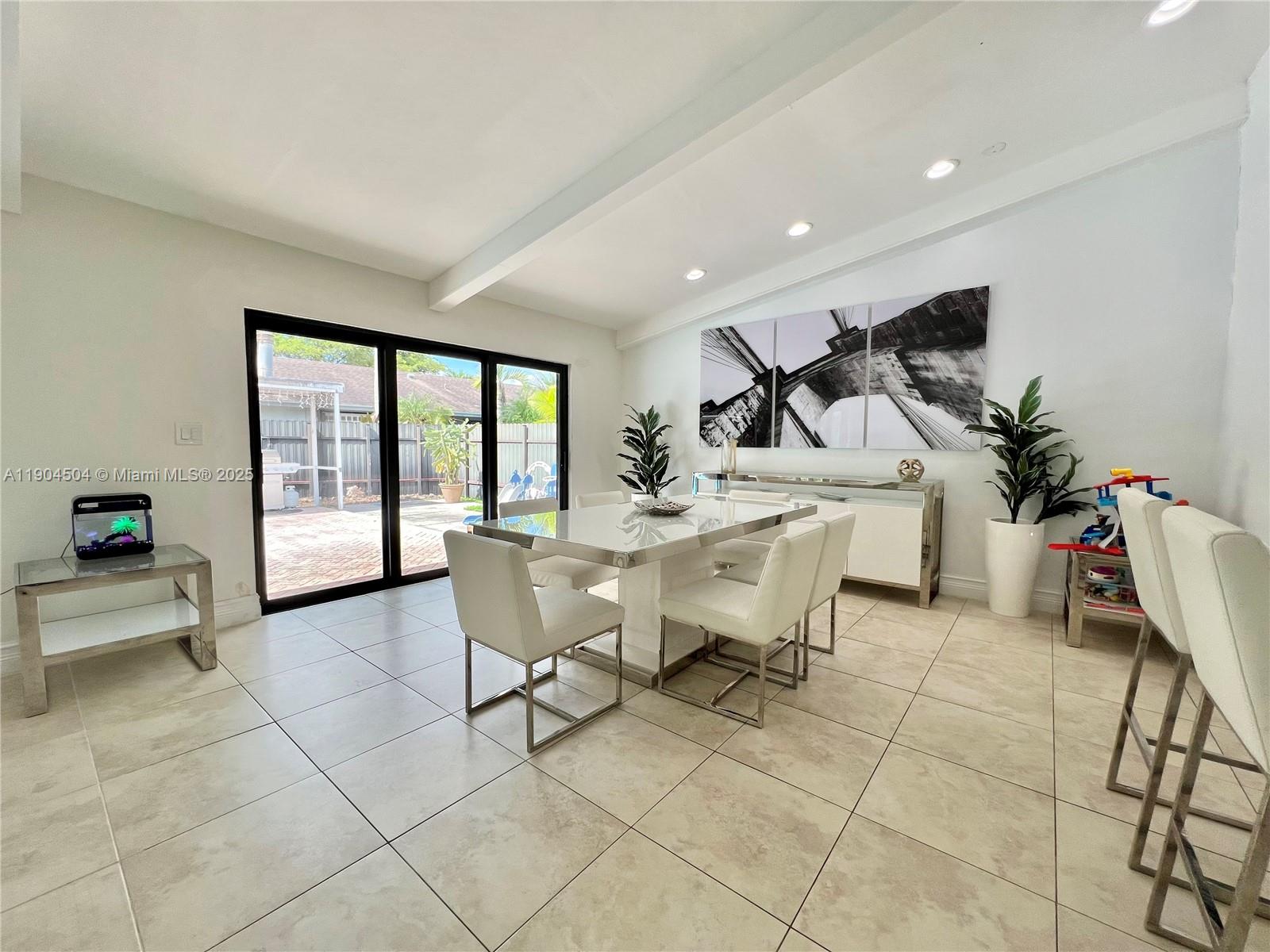 SHORES CALUSA - Residential