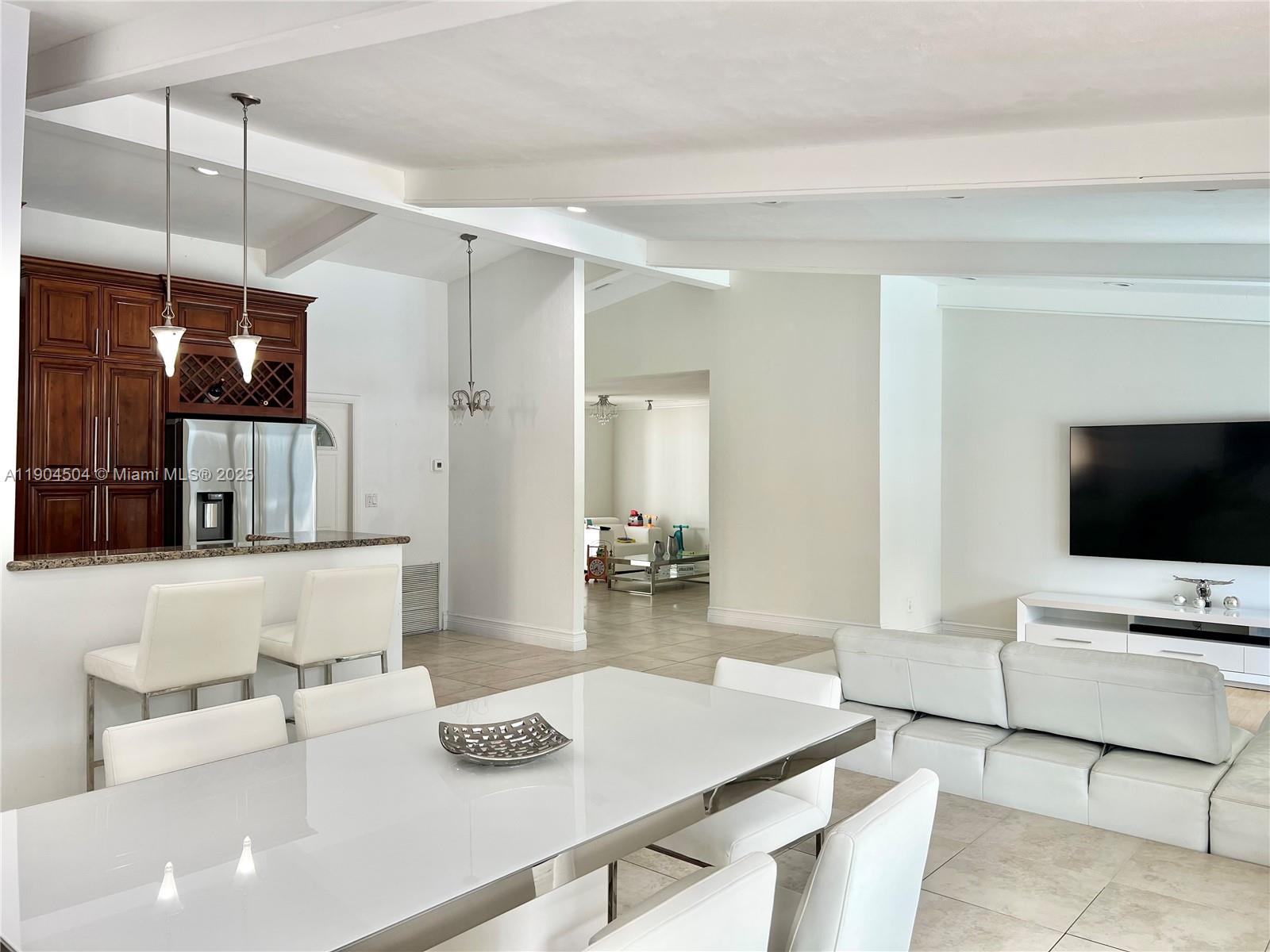 SHORES CALUSA - Residential