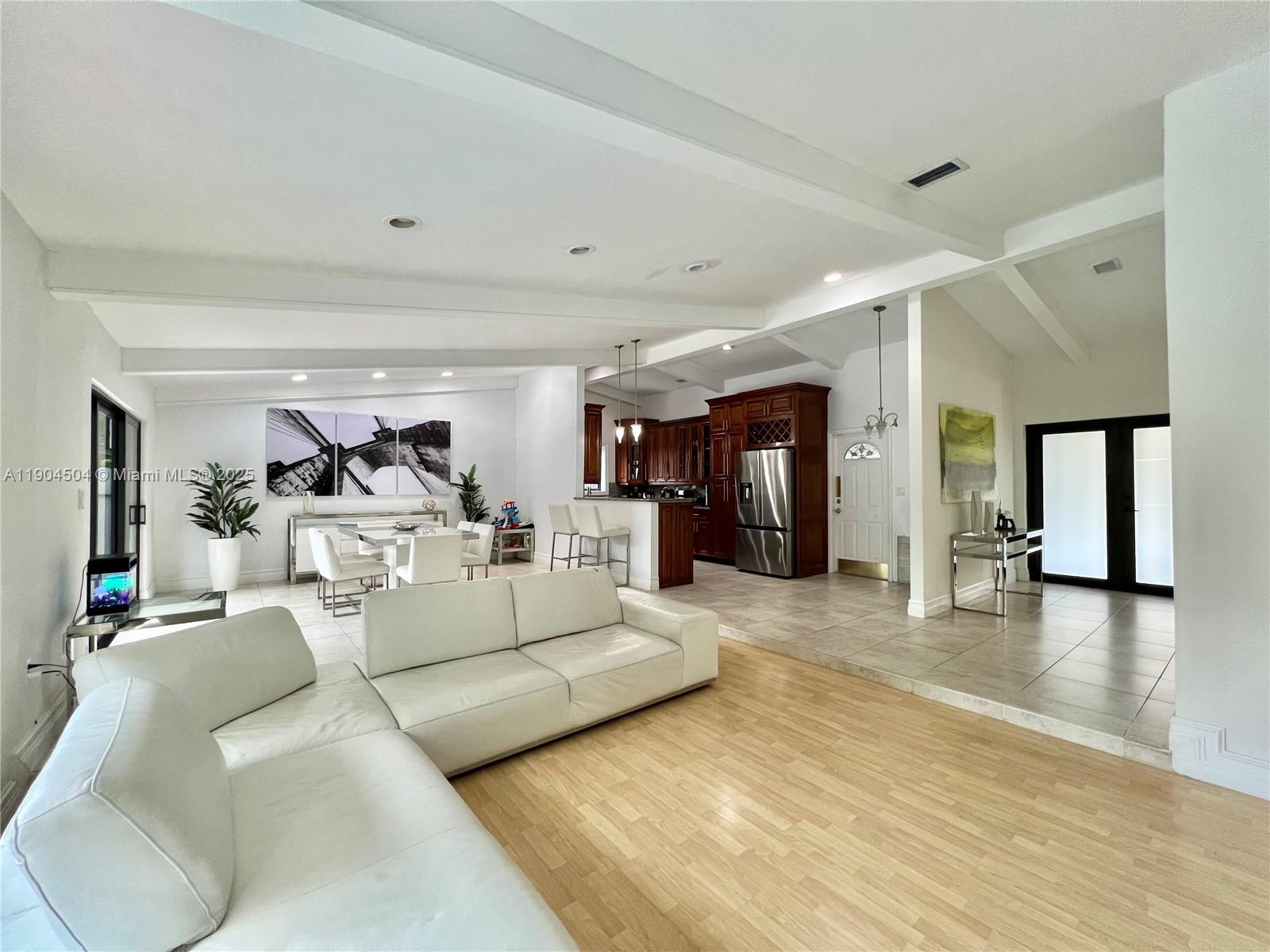 SHORES CALUSA - Residential