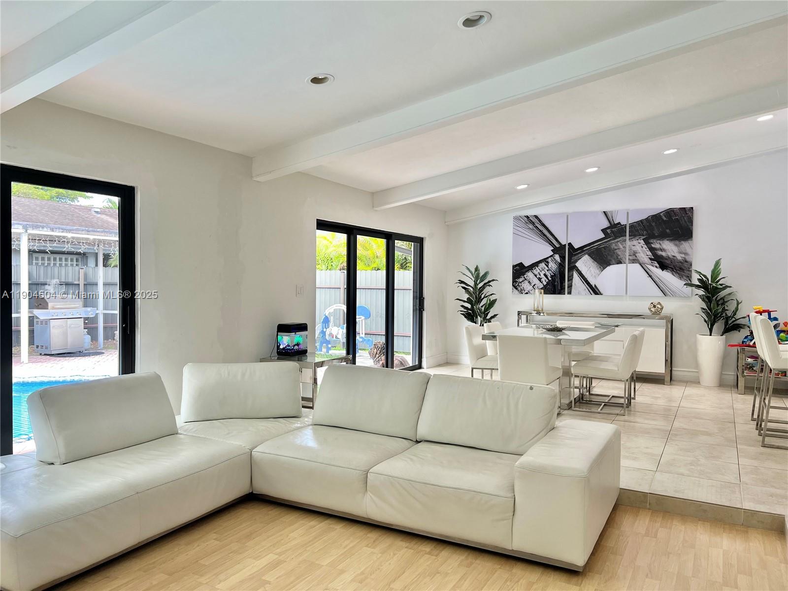 SHORES CALUSA - Residential