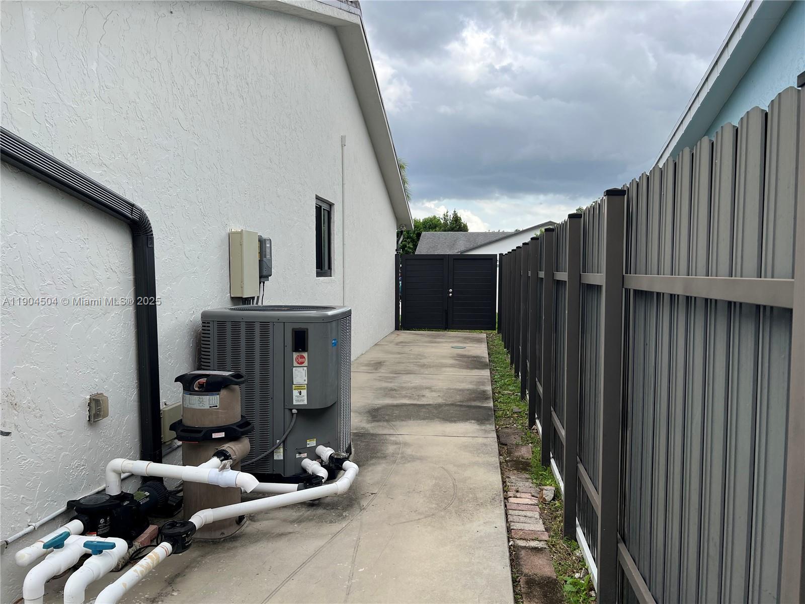 SHORES CALUSA - Residential