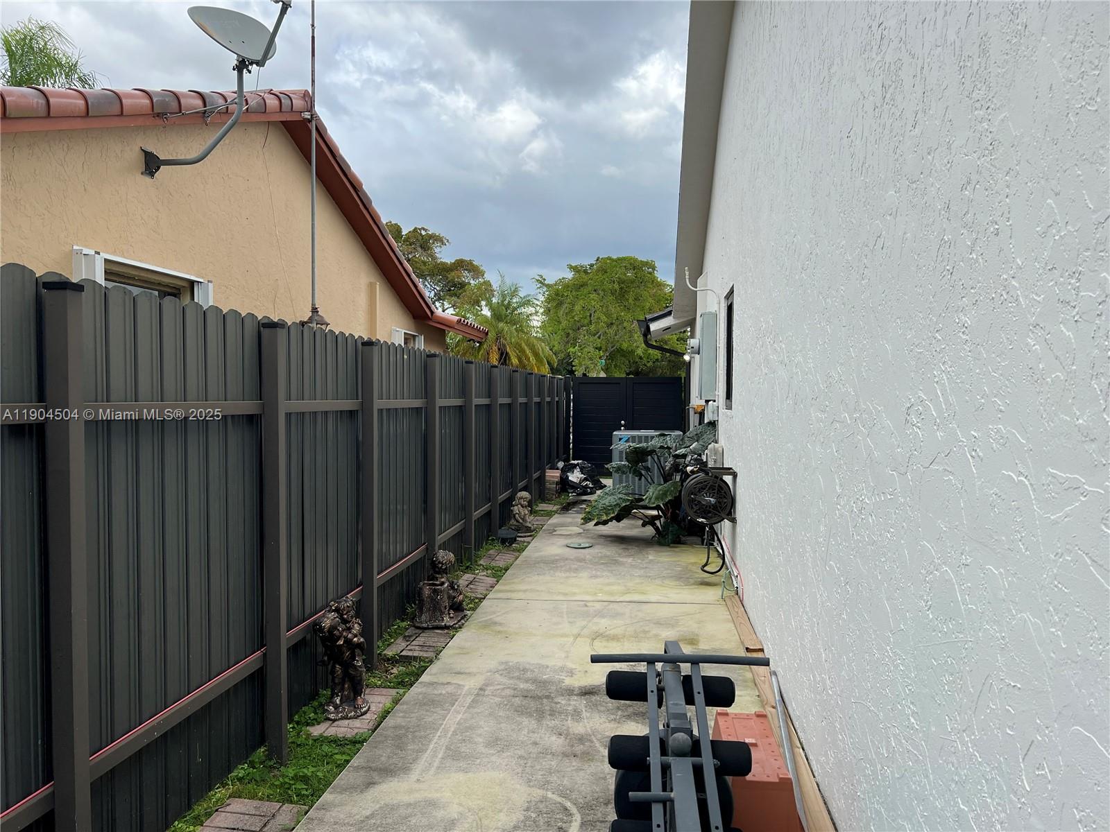 SHORES CALUSA - Residential