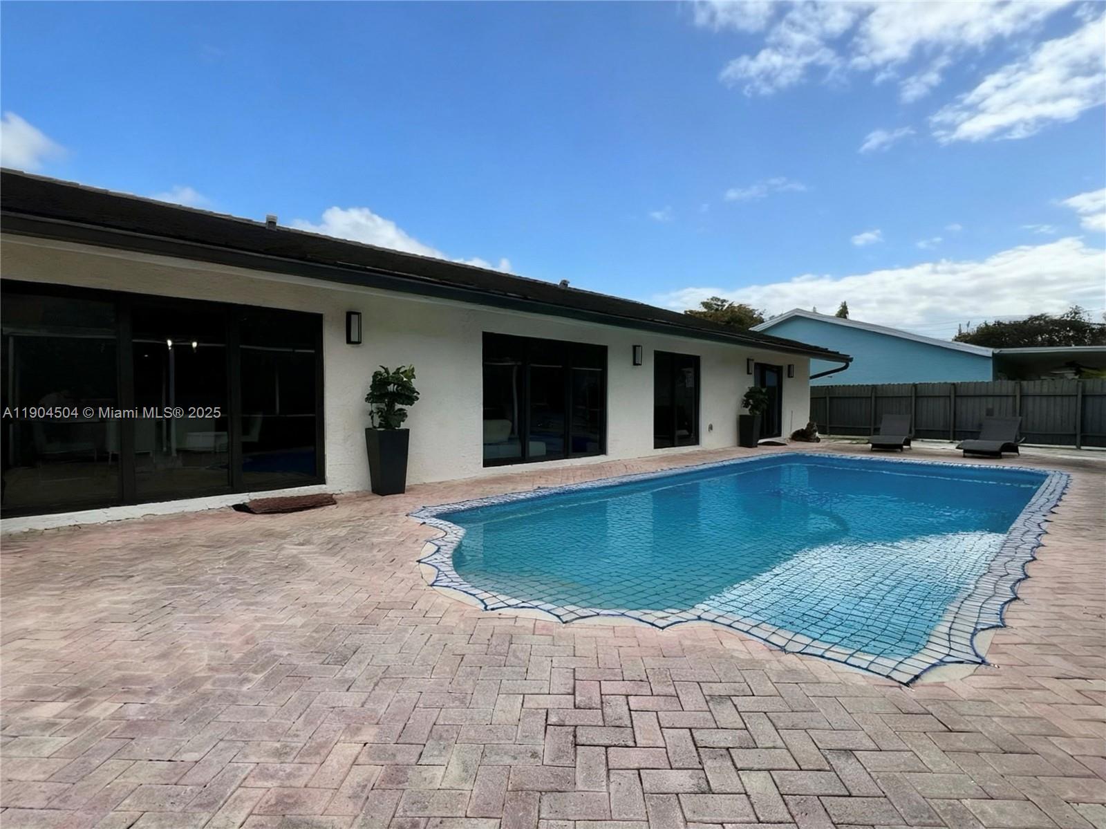 SHORES CALUSA - Residential